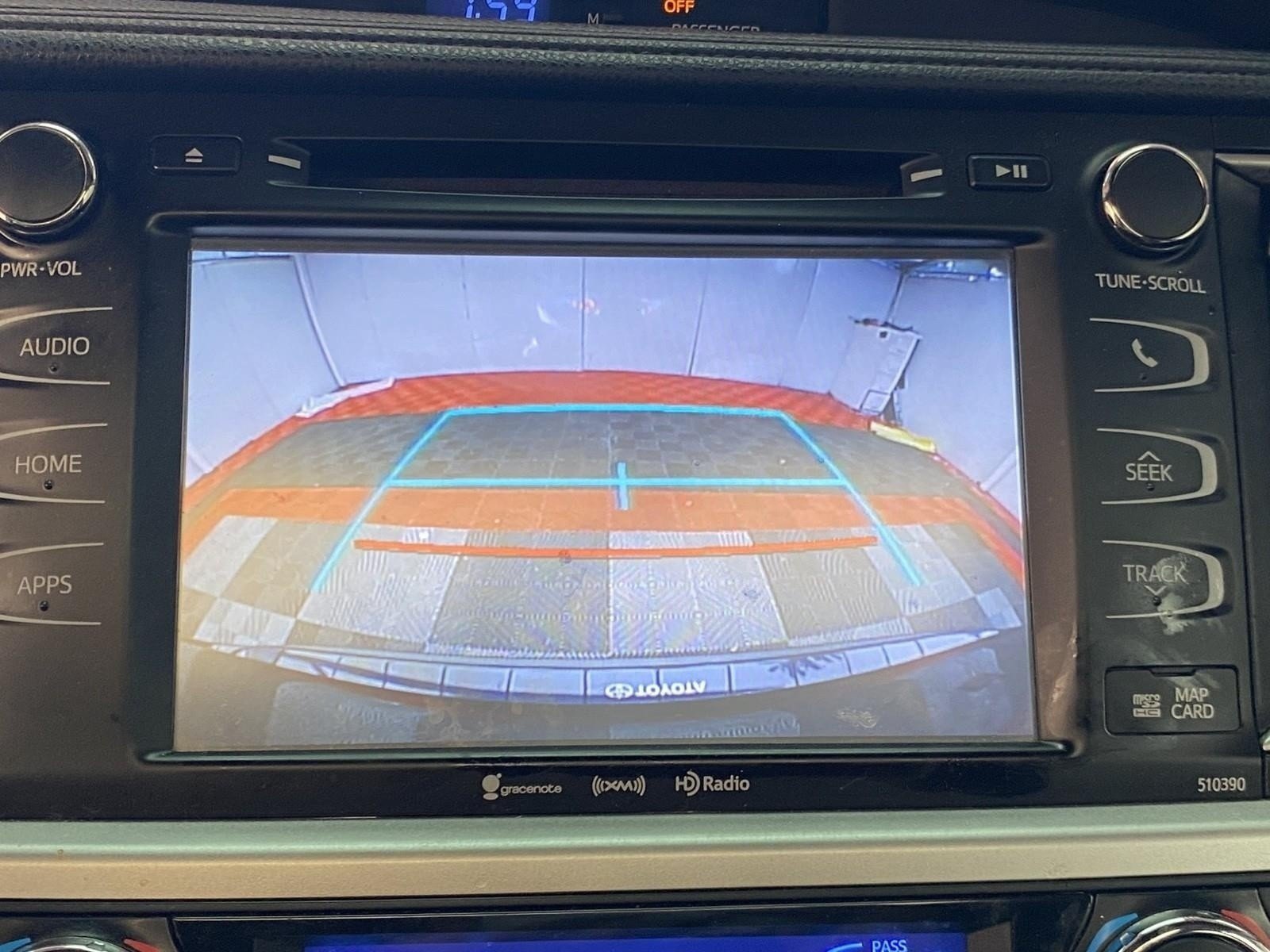 Used 2019 Toyota Highlander XLE AWD/4WD image 28