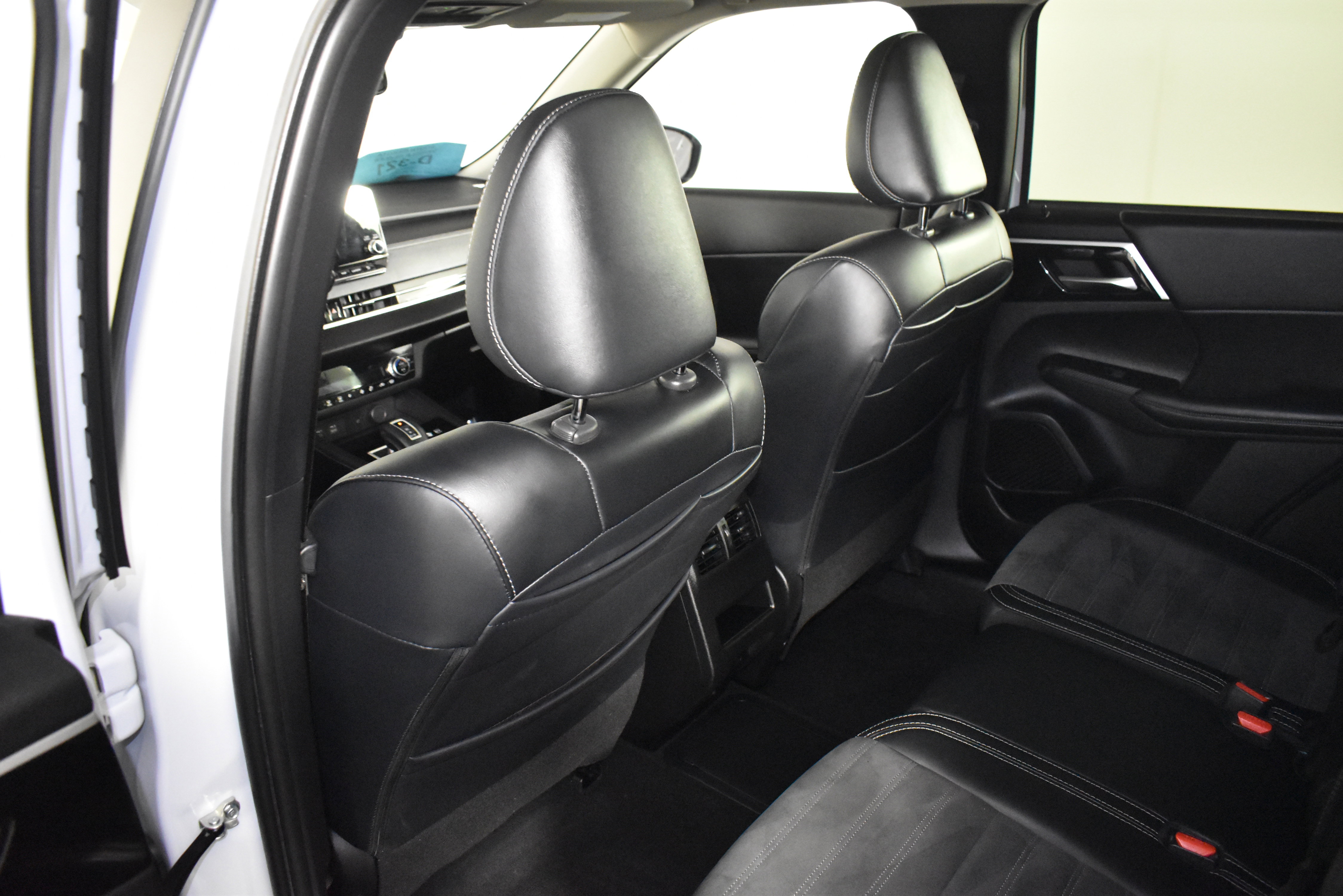 Used 2024 Mitsubishi Outlander SE image 46