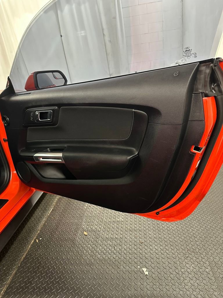 Used 2015 Ford Mustang Coupe RWD image 27