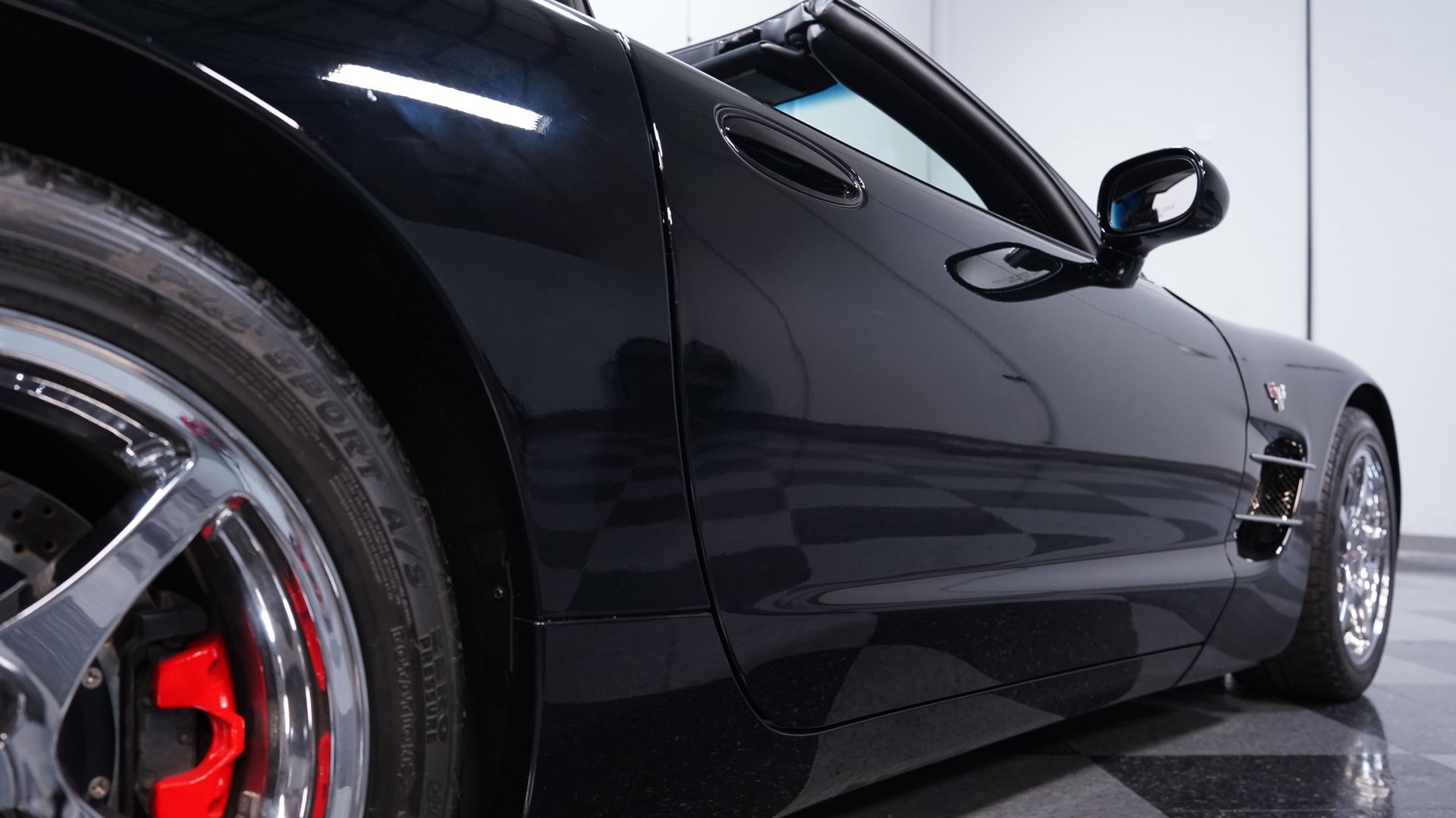 Used 2000 Chevrolet Corvette Coupe image 23