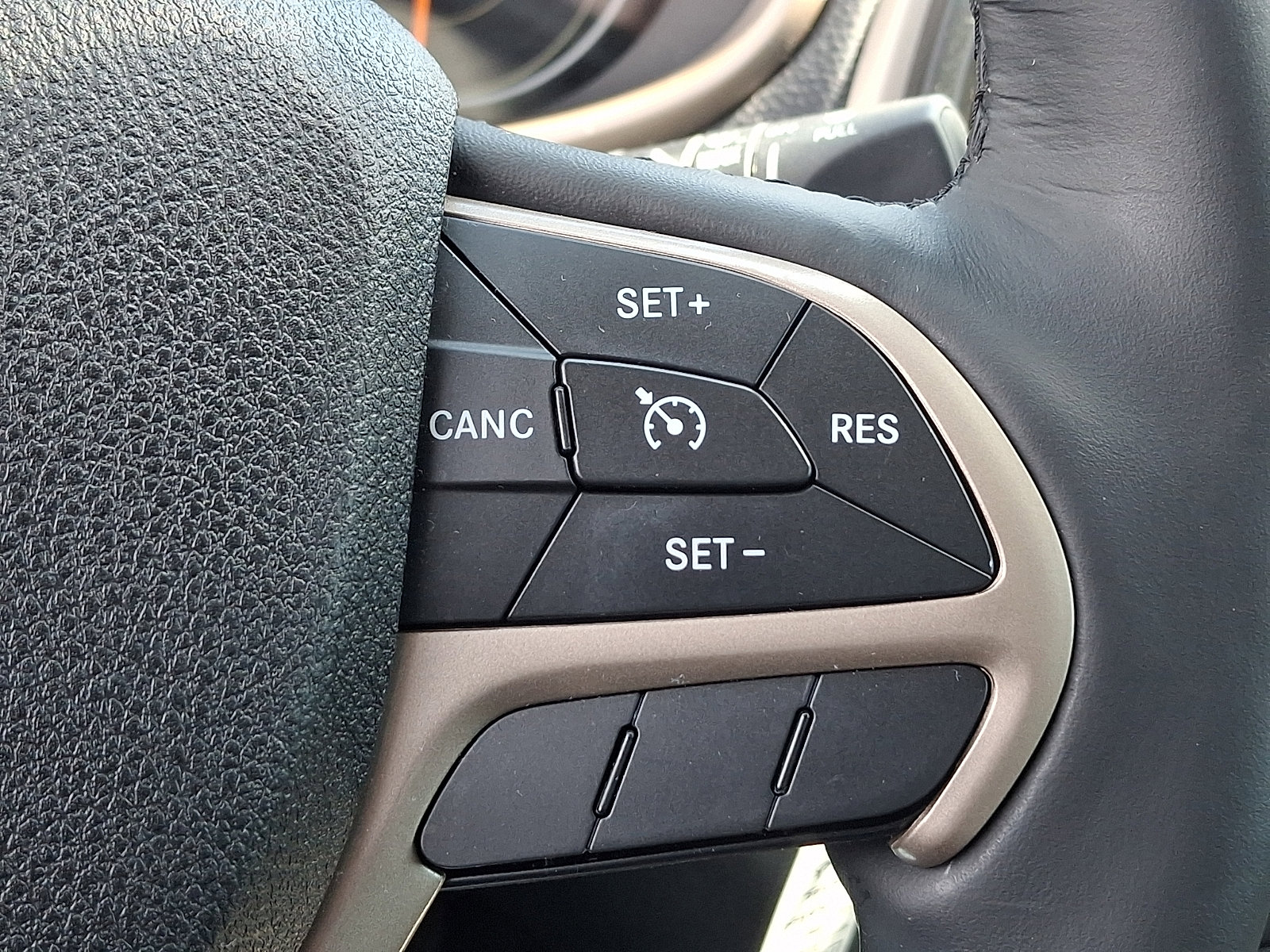 Used 2016 Jeep Cherokee Latitude w/ Safety/Convenience Group AWD/4WD image 22