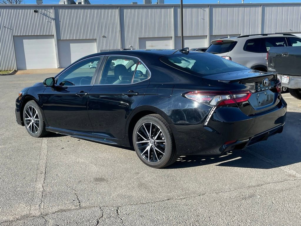 Used 2023 Toyota Camry SE FWD image 5
