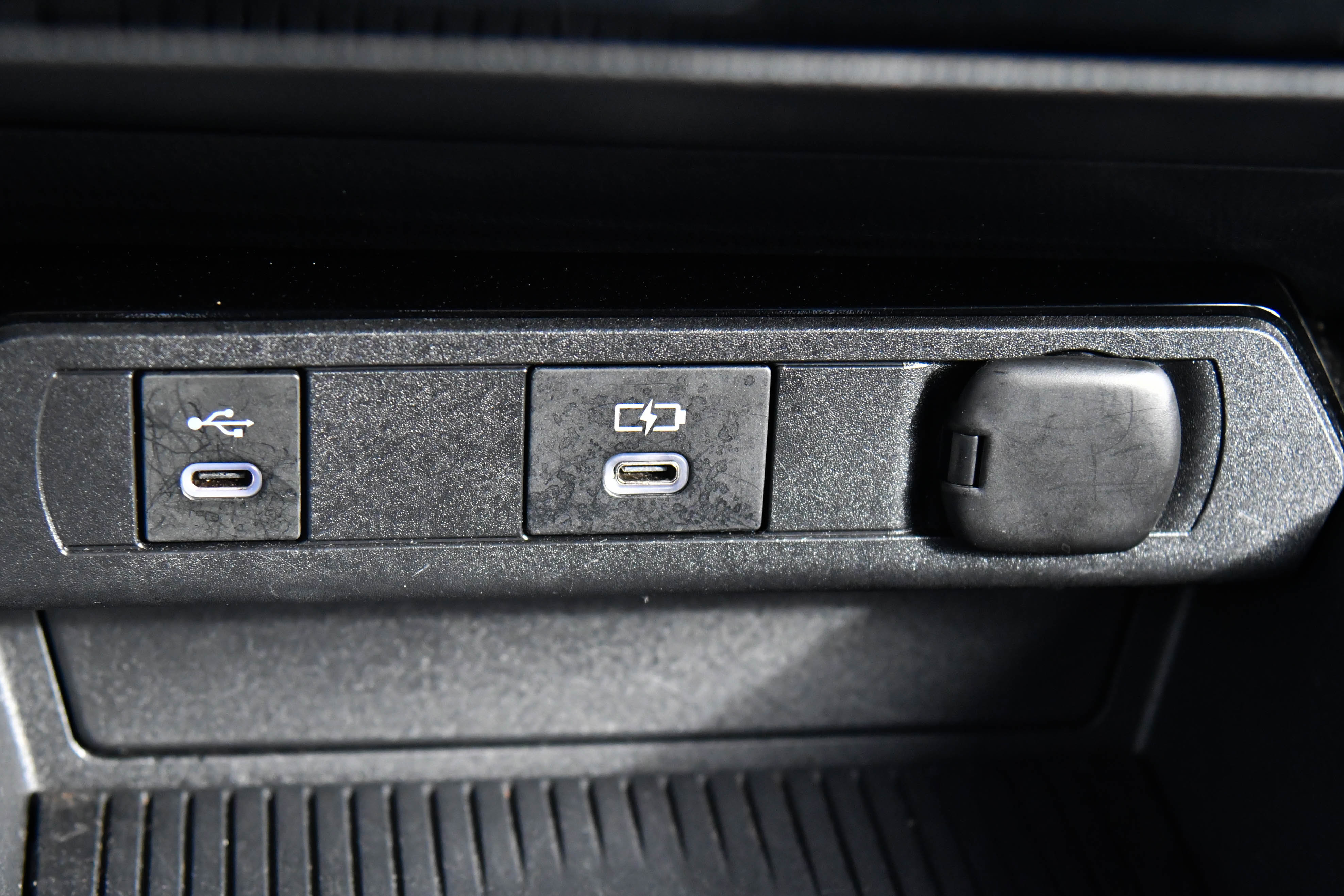 Used 2024 Toyota Prius LE image 24