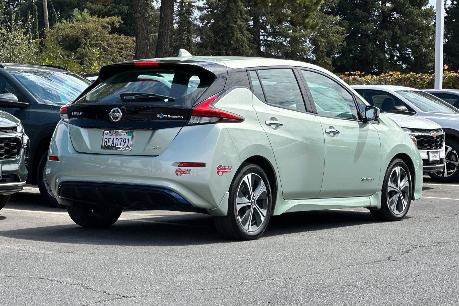 Used 2018 Nissan Leaf SL w/ SL Technology Package FWD image 5