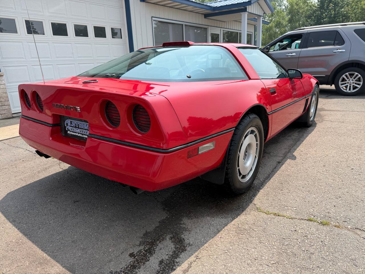 Used 1987 Chevrolet Corvette Coupe RWD image 3