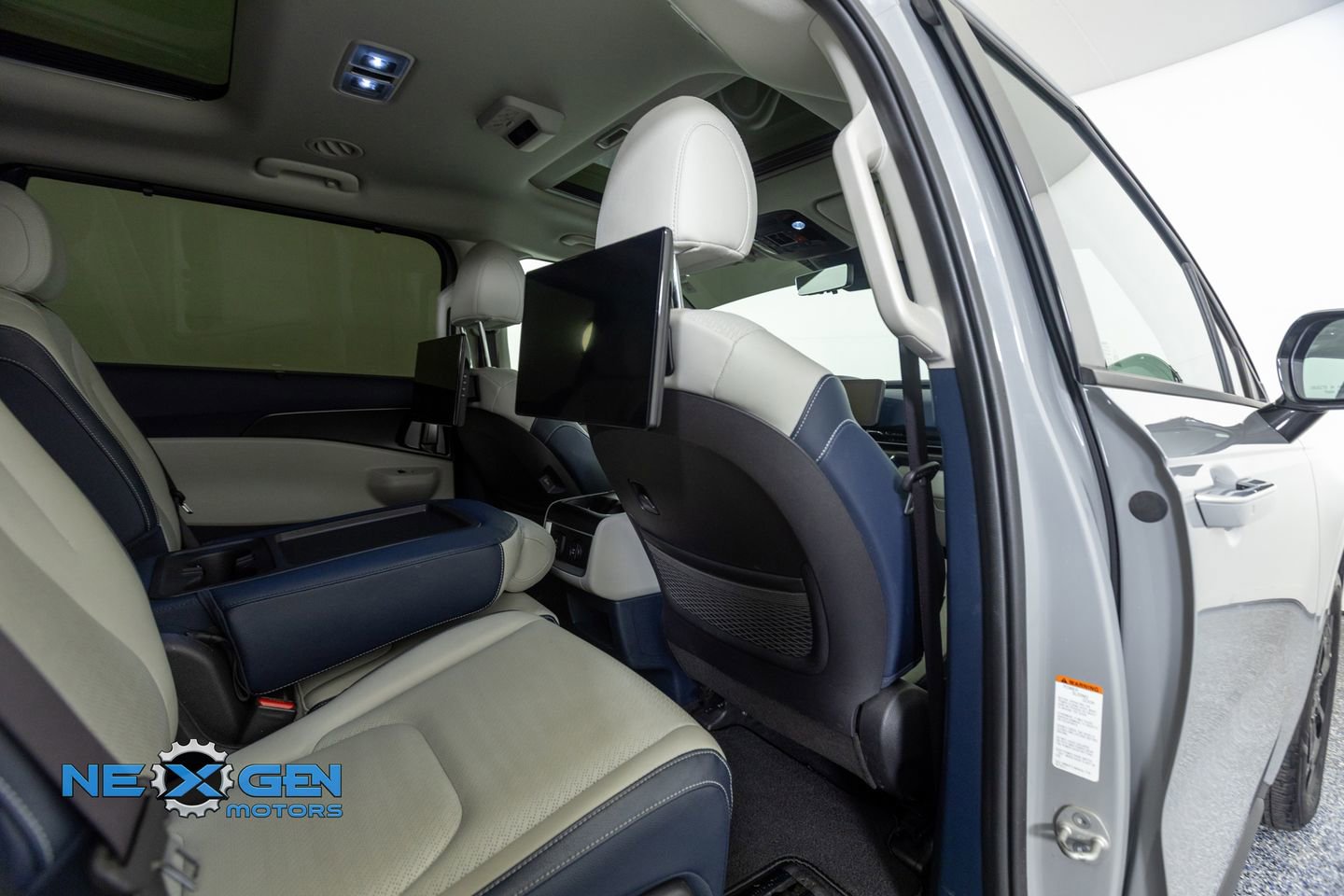 Used 2025 Kia Carnival SX Prestige FWD image 37