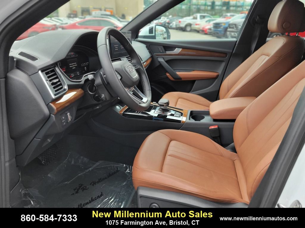 Used 2025 Audi Q5 2.0T Premium w/ Convenience Plus Package image 16