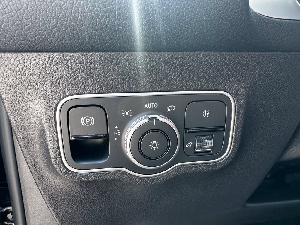 Certified 2025 Mercedes-Benz GLB 250 image 35