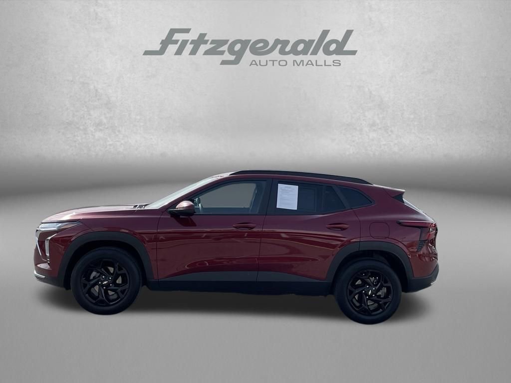 Used 2025 Chevrolet Trax LT image 3