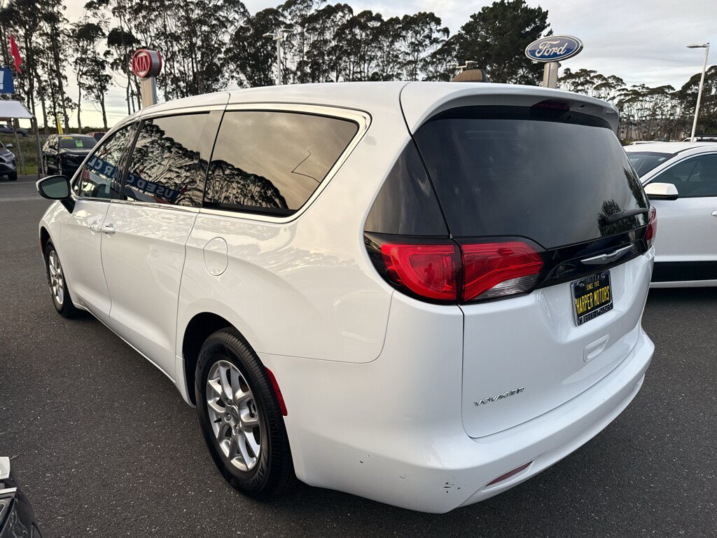Used 2023 Chrysler Voyager LX FWD image 6