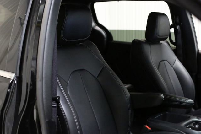 Used 2025 Chrysler Pacifica Select image 27