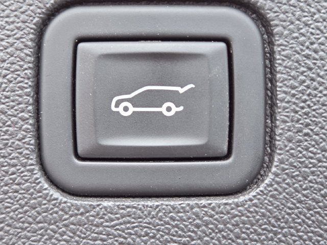 Used 2023 Chevrolet Equinox LT FWD image 18