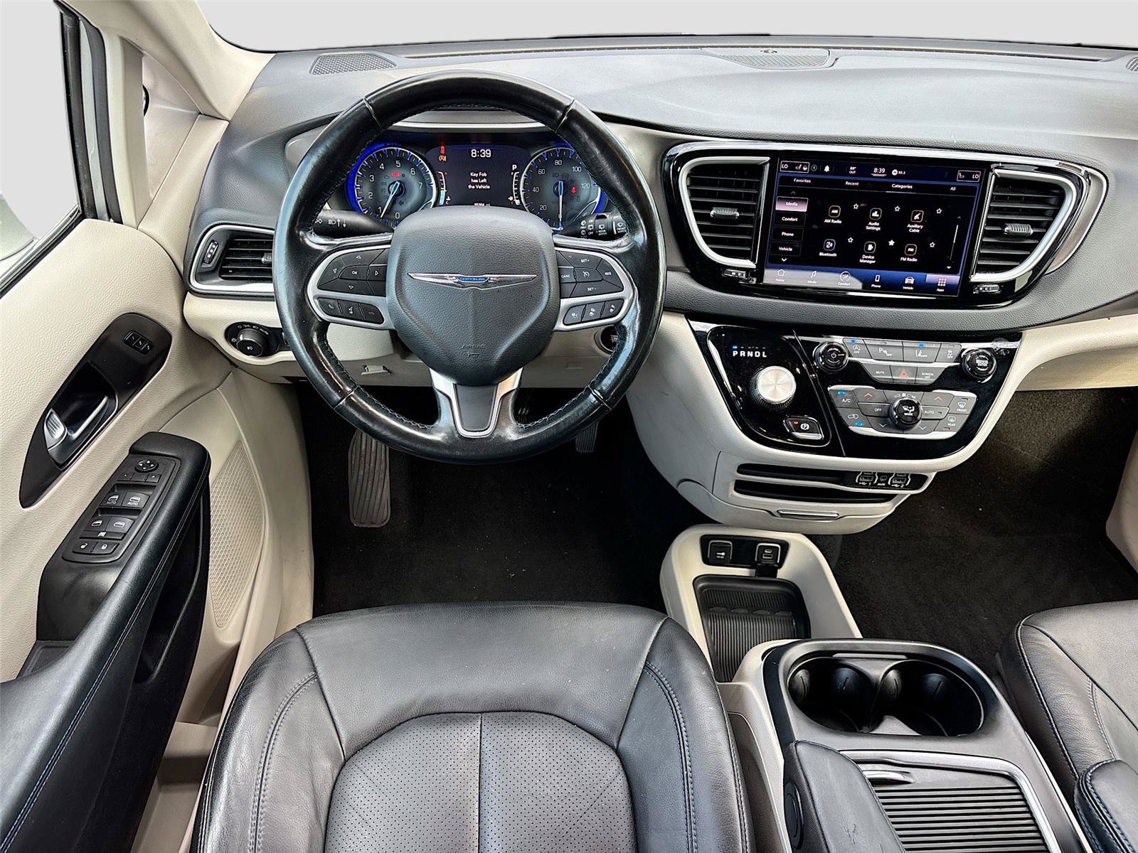 Used 2021 Chrysler Pacifica Touring-L FWD image 23