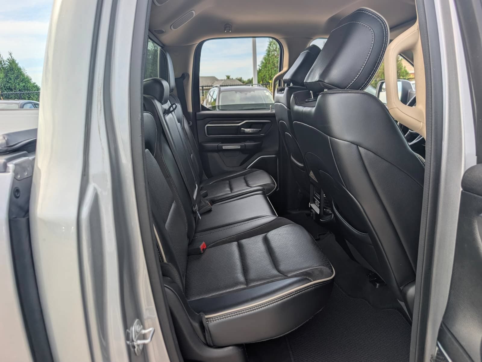 Used 2020 RAM 1500 Laramie AWD/4WD image 40