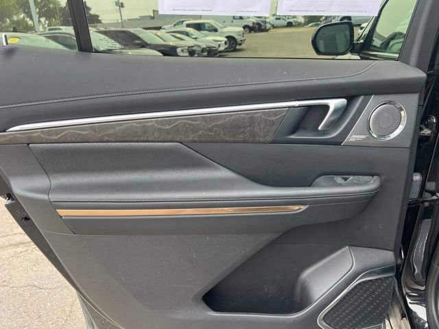 Used 2025 Buick Enclave Avenir w/ LPO, Floor Liner Package AWD/4WD image 21