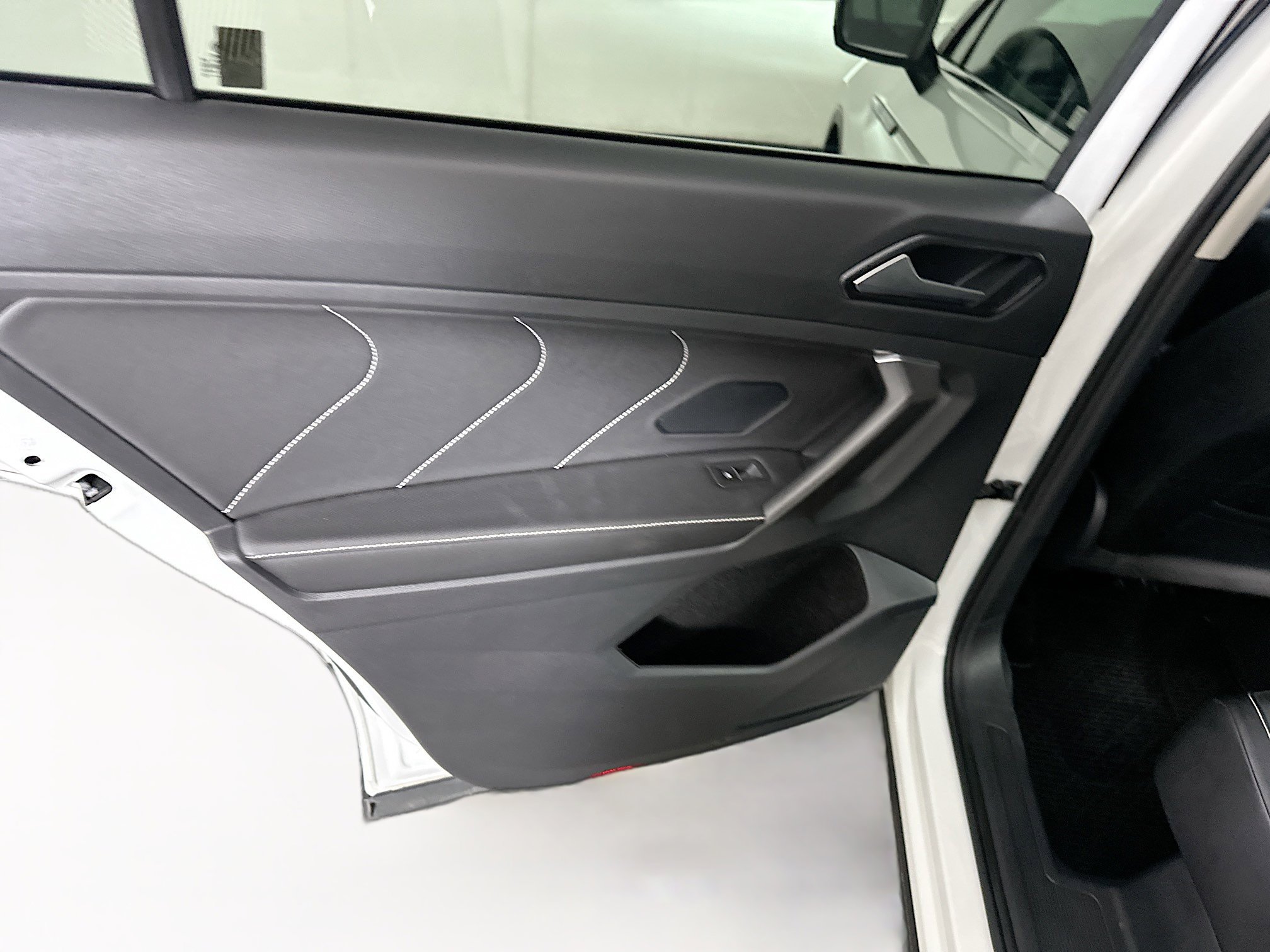 Used 2022 Volkswagen Tiguan SE image 25