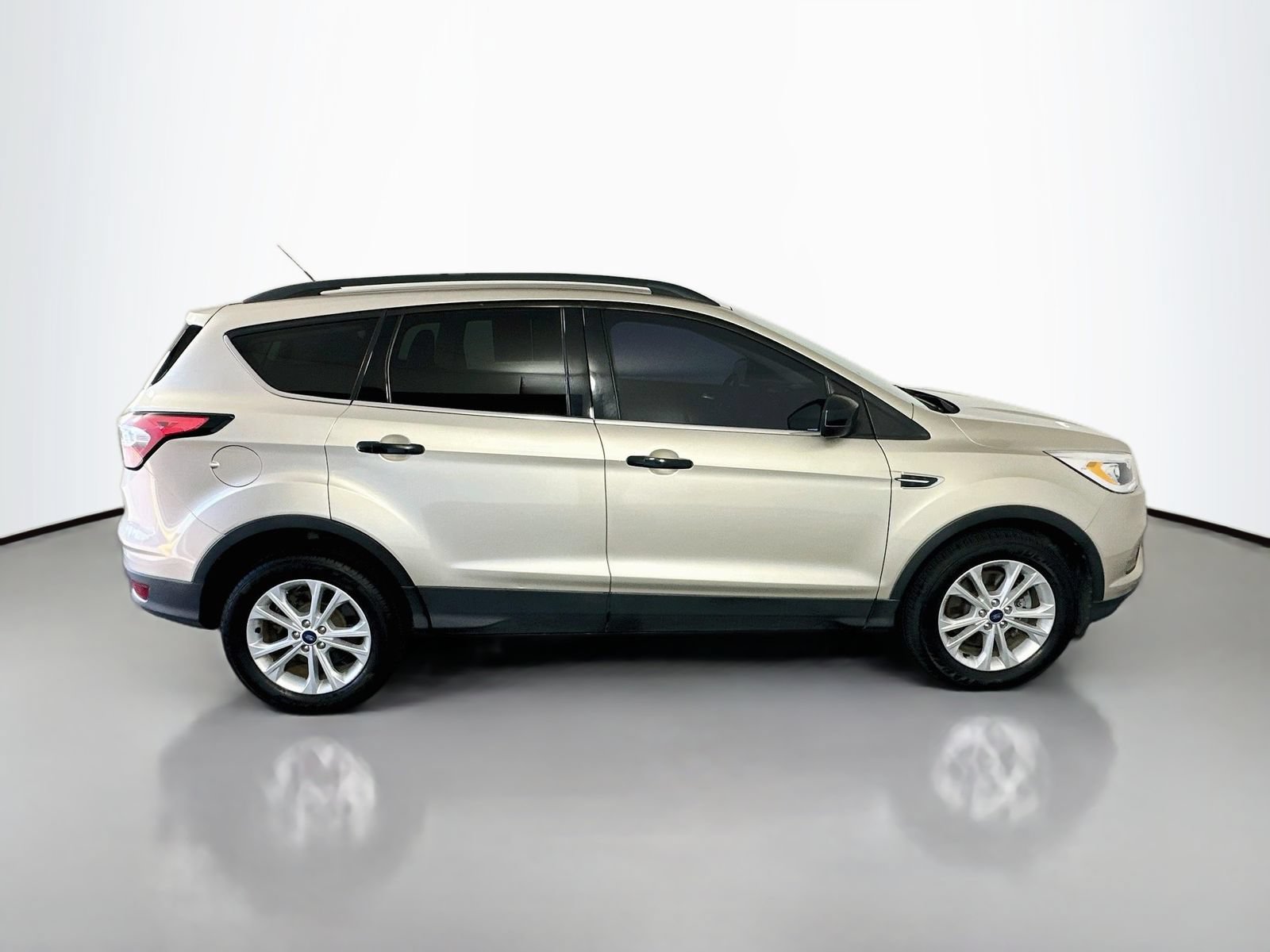 Used 2017 Ford Escape SE w/ SE Leather Comfort Package AWD/4WD image 8