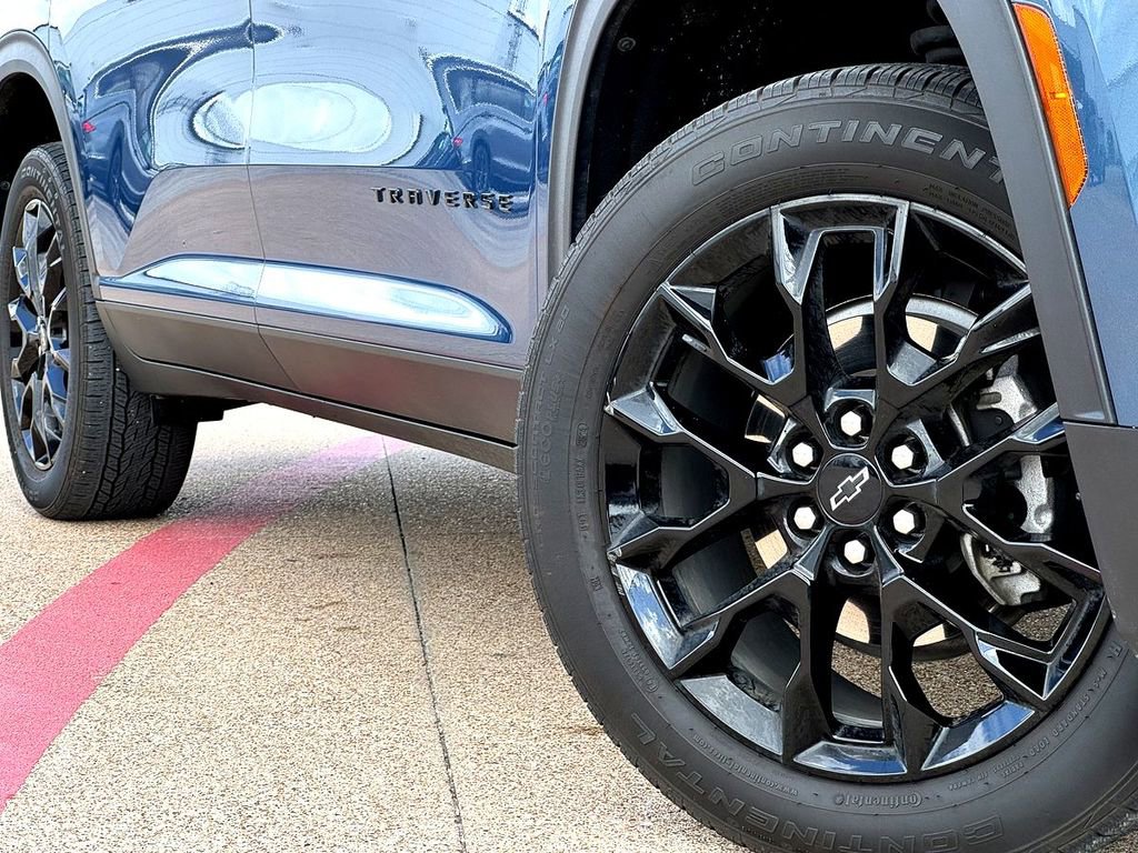 Used 2024 Chevrolet Traverse LS w/ Midnight/Sport Edition FWD image 2