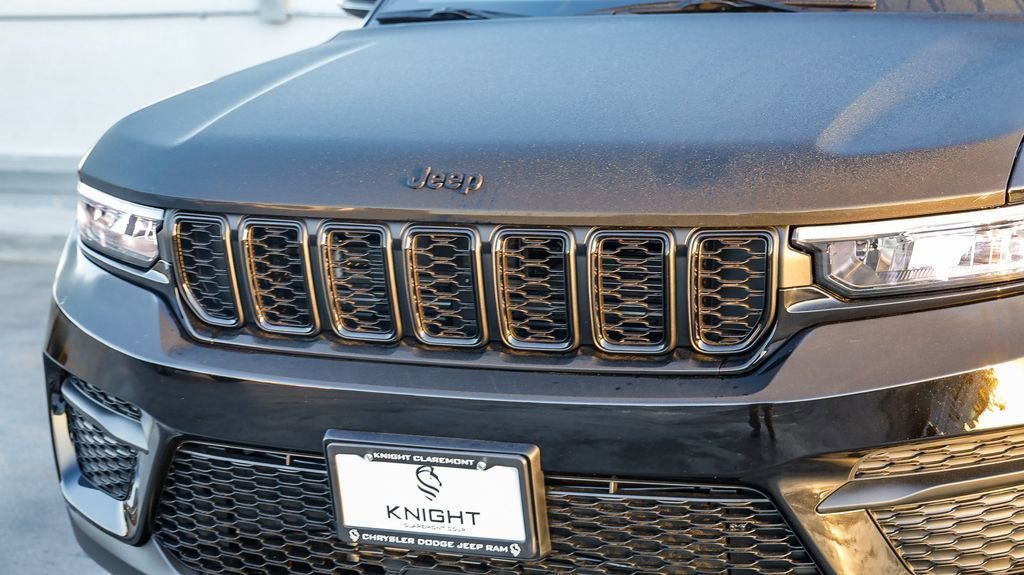 New 2025 Jeep Grand Cherokee Altitude image 33