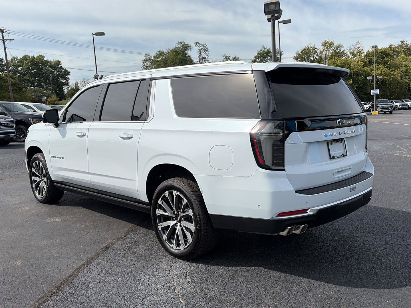 Used 2026 Chevrolet Suburban High Country AWD/4WD image 3