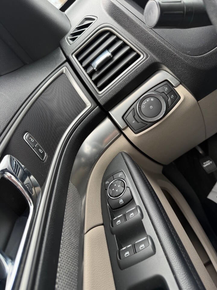 Used 2019 Ford Explorer XLT AWD/4WD image 8