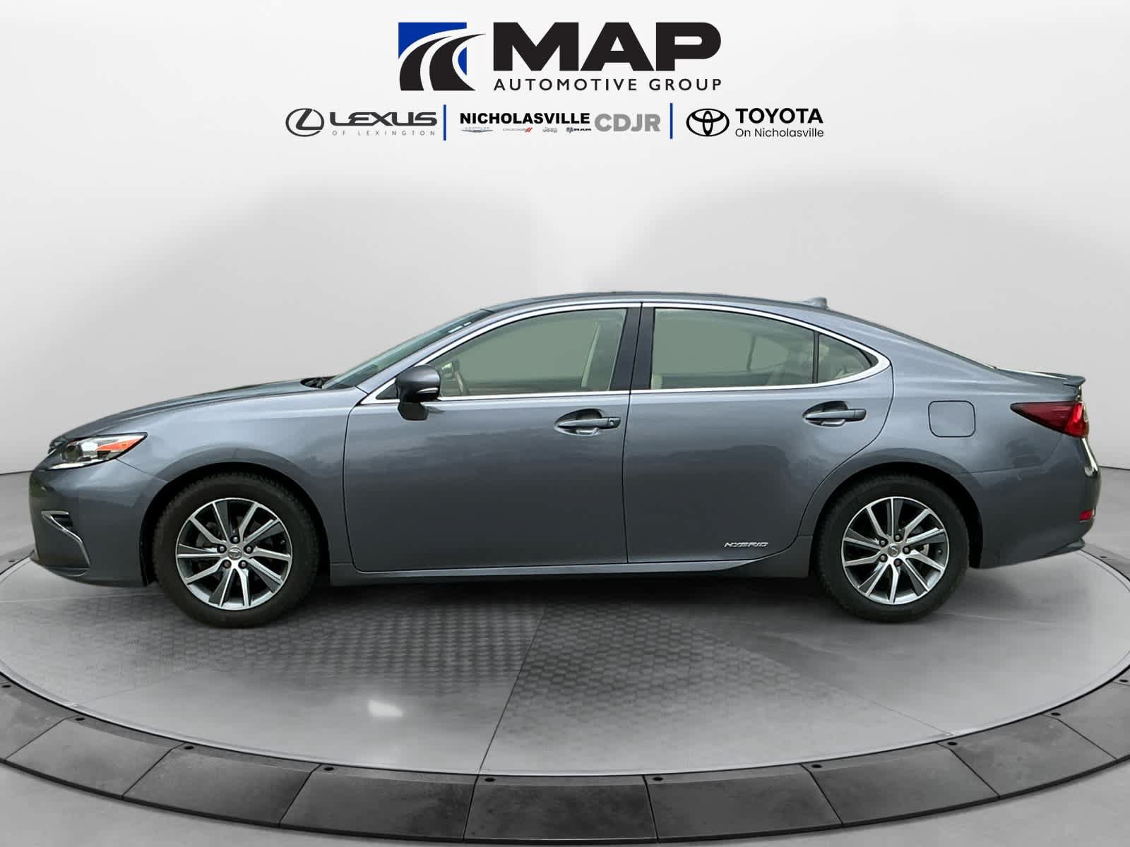 Used 2016 Lexus ES 300h w/ Luxury Package w/Wood Trim FWD image 2