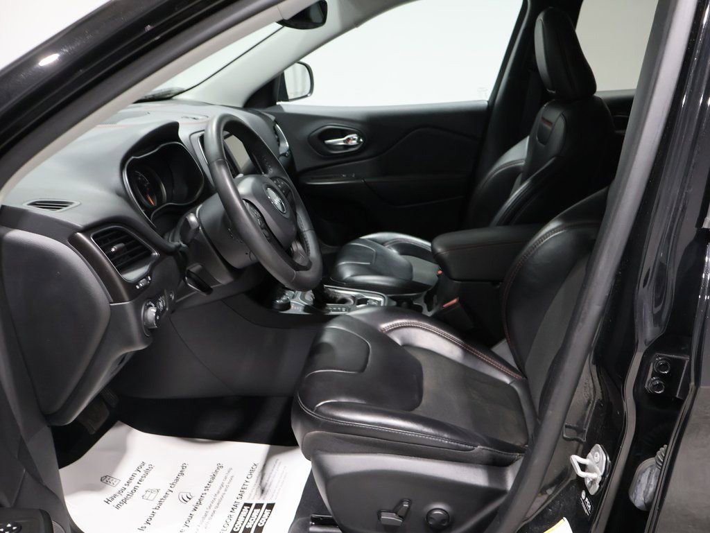 Used 2022 Jeep Cherokee Trailhawk w/ Comfort/Convenience Group image 9