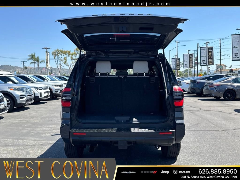 Used 2025 Toyota 4Runner SR5 AWD/4WD image 16