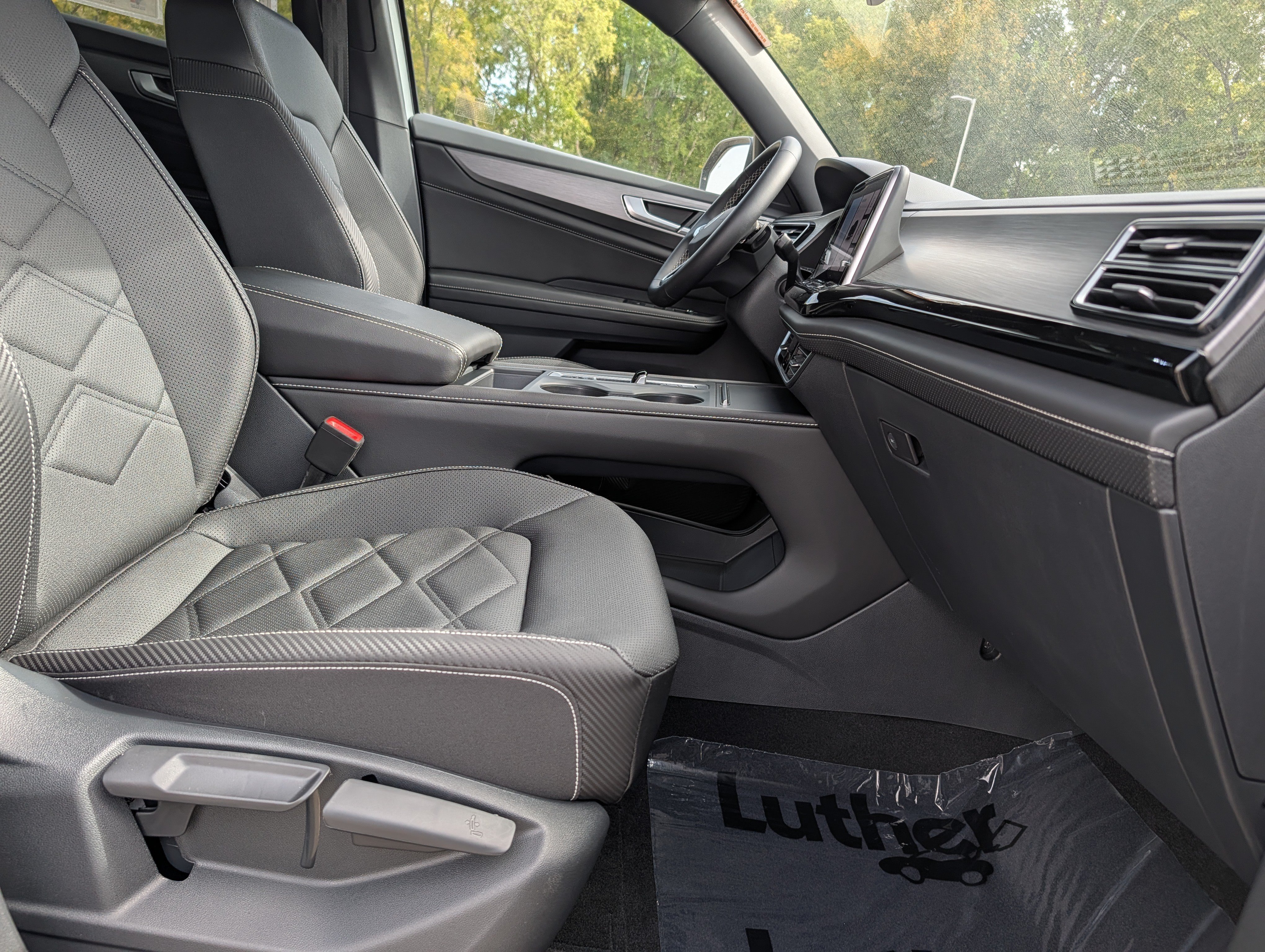 Certified 2025 Volkswagen Atlas Cross Sport SE AWD/4WD image 19