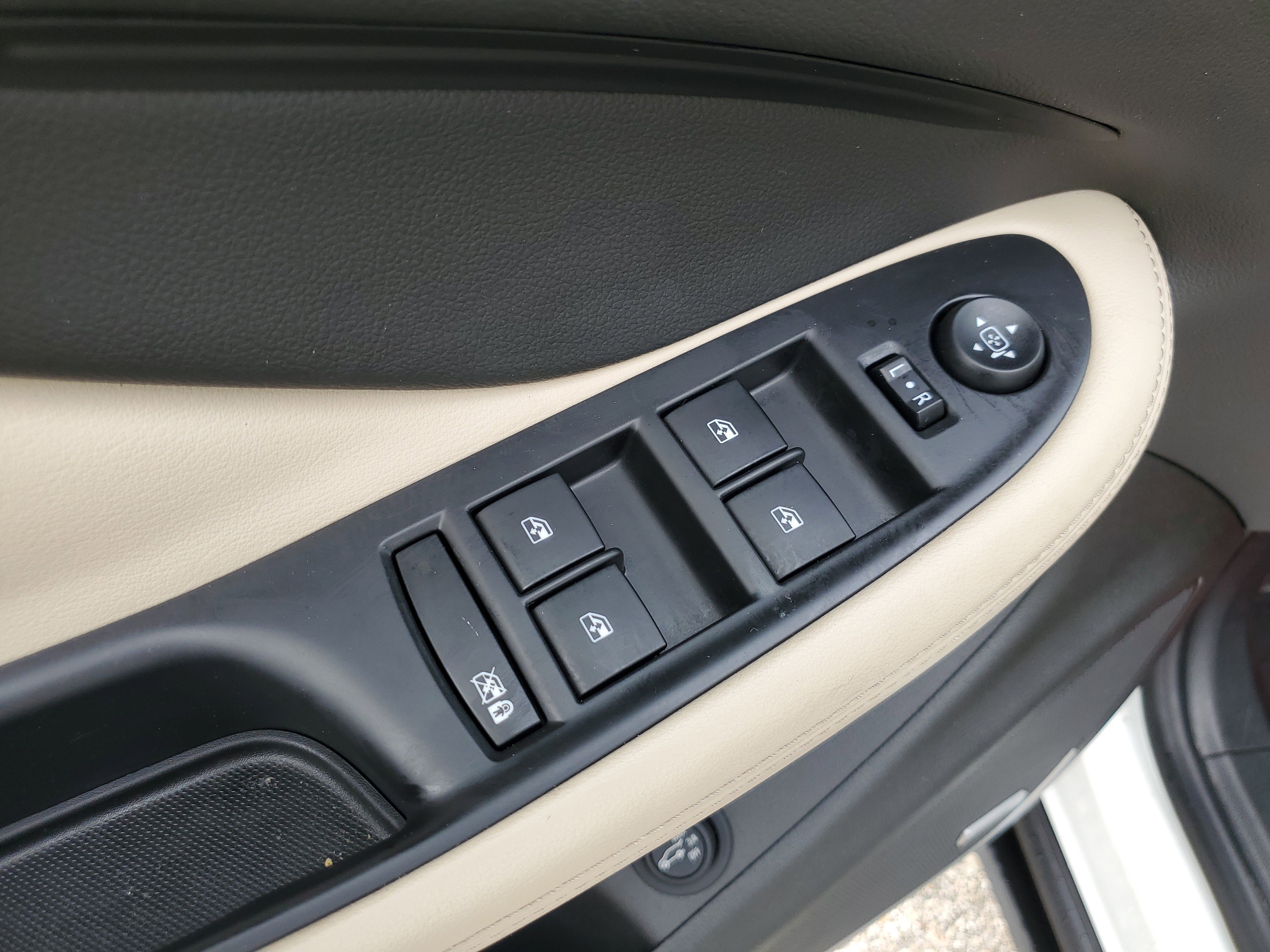 Used 2017 Buick Envision Premium w/ Driver Confidence Package image 24