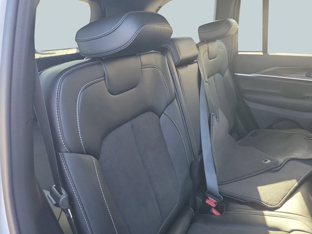 New 2026 Jeep Grand Cherokee Altitude AWD/4WD image 16