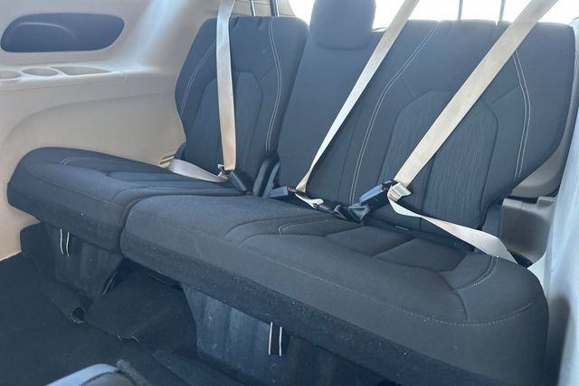 Used 2022 Chrysler Voyager LX image 19