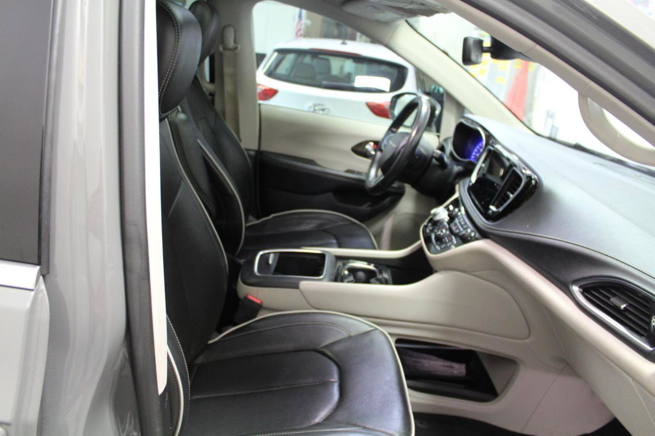 Used 2022 Chrysler Pacifica Limited image 28