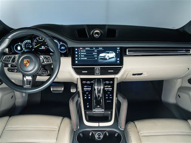 Certified 2023 Porsche Cayenne Turbo S AWD/4WD image 29