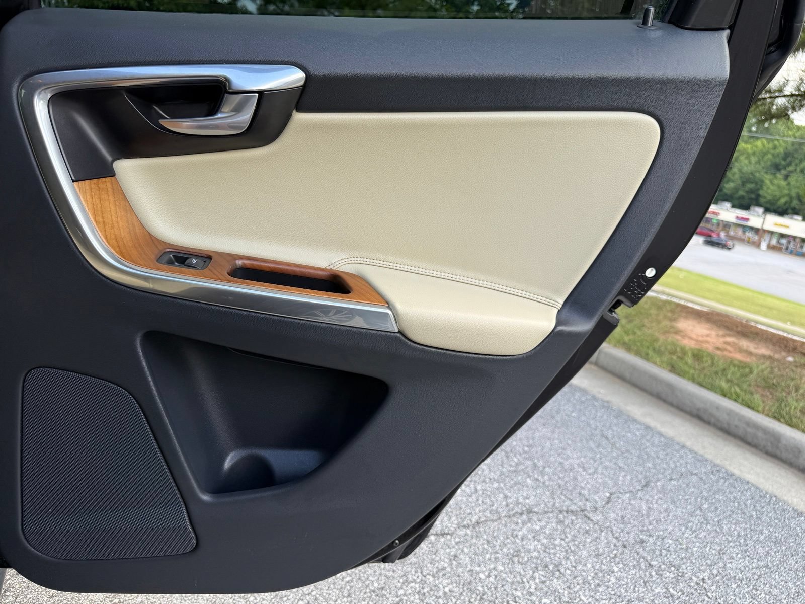 Used 2017 Volvo XC60 T6 Inscription w/ Climate Package AWD/4WD image 47