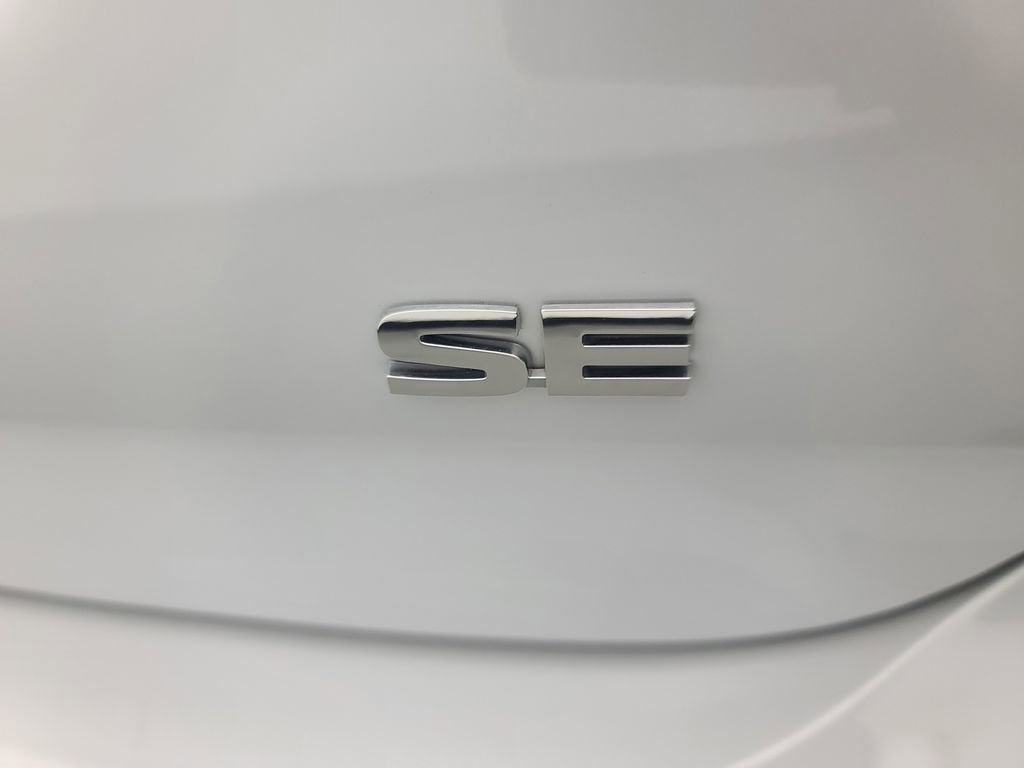 Used 2025 Mitsubishi Outlander SE image 12