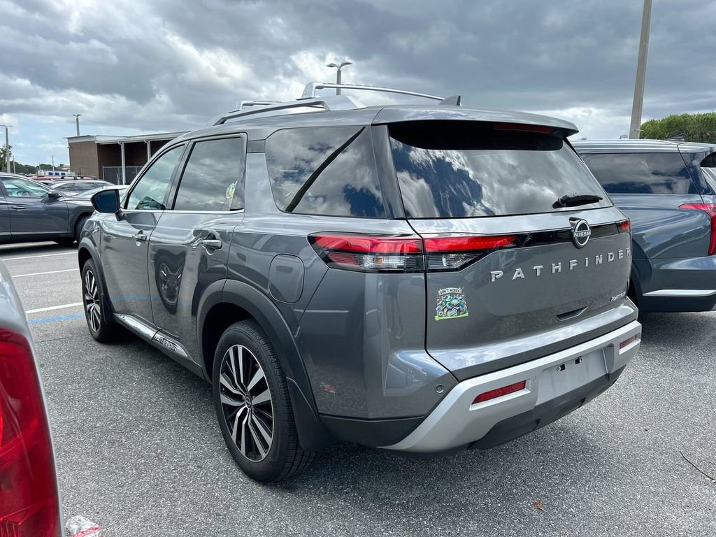 Used 2024 Nissan Pathfinder Platinum image 3