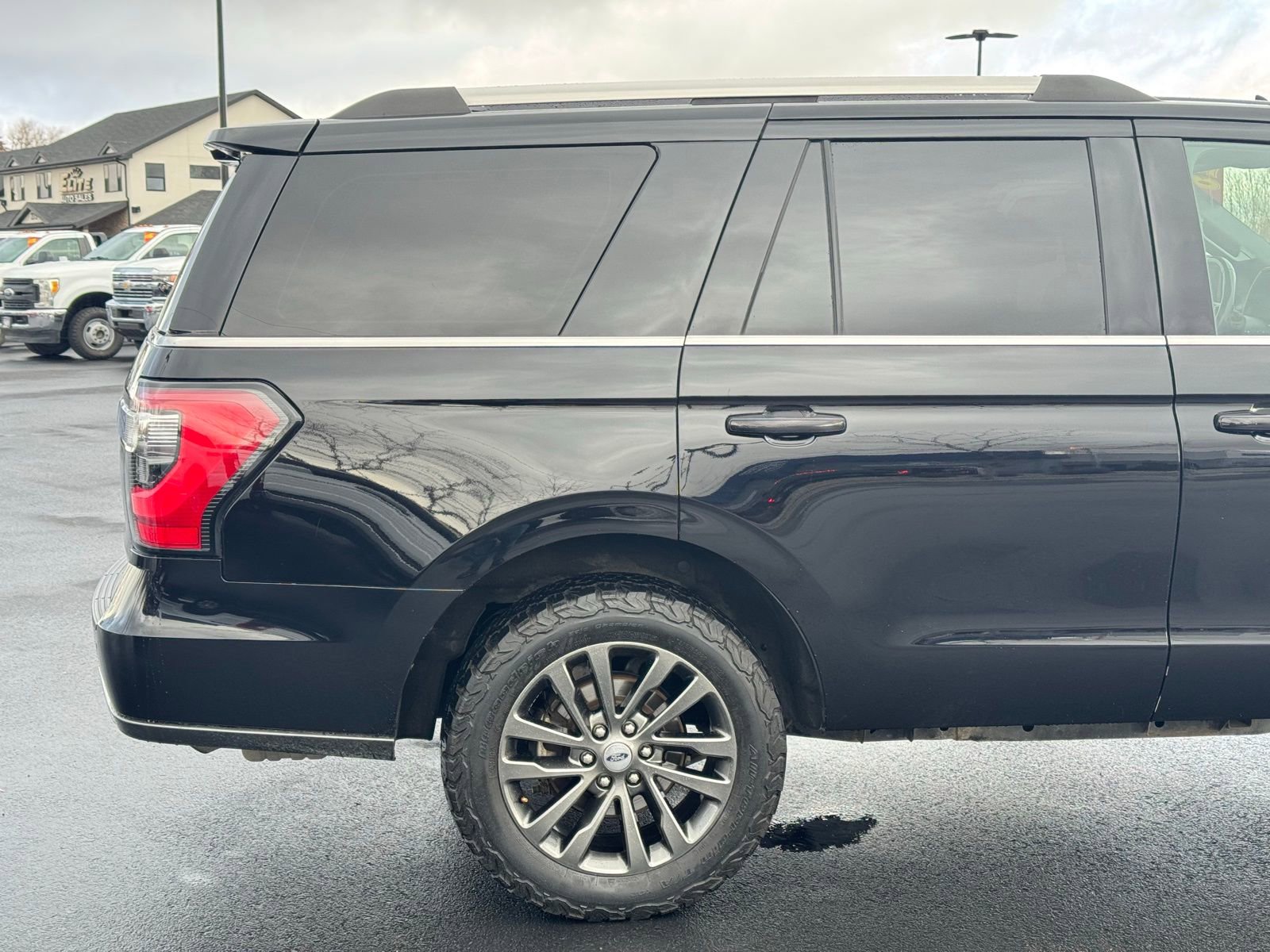 Used 2020 Ford Expedition Limited image 5