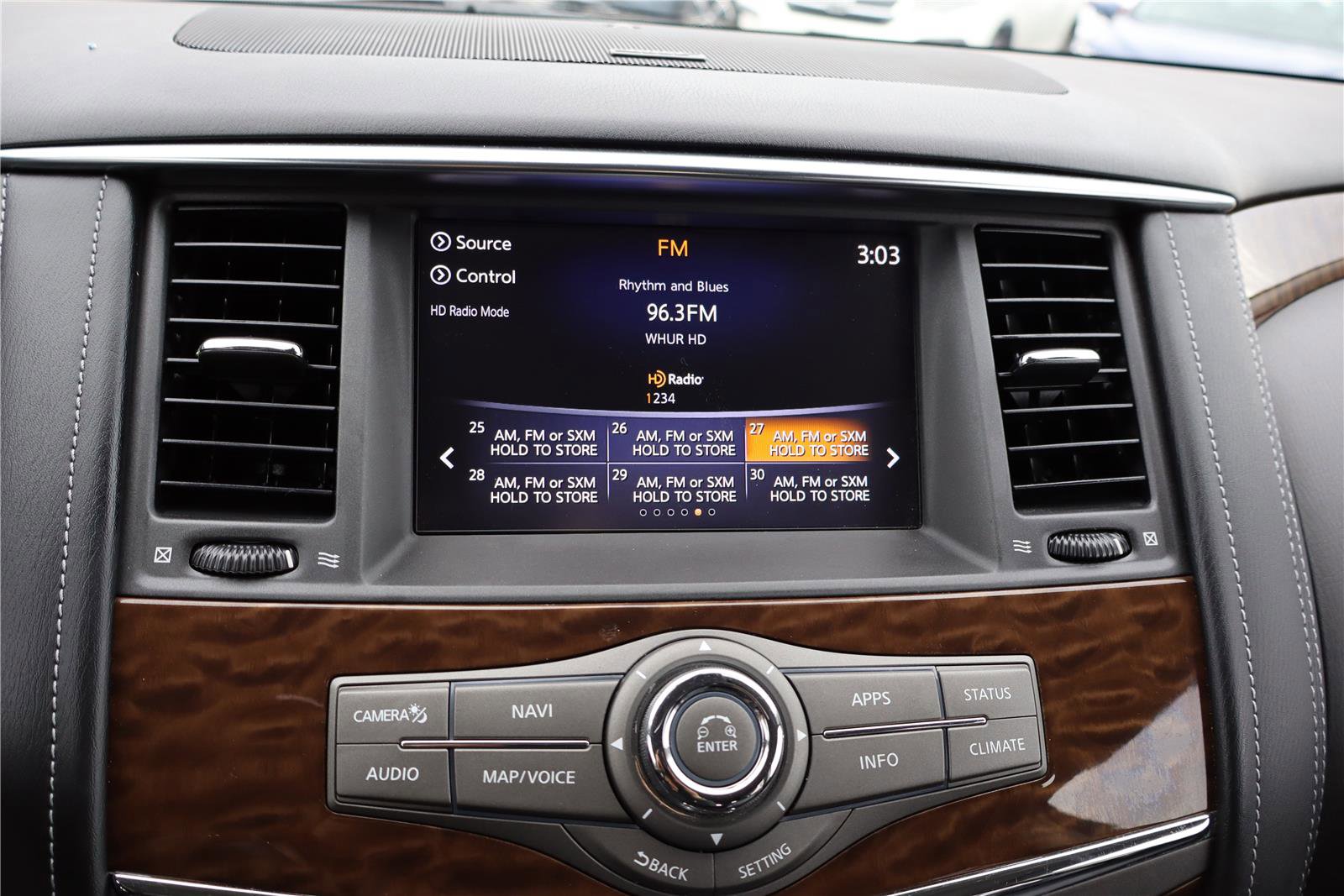 Used 2018 Nissan Armada Platinum w/ Interior Lighting Package image 20