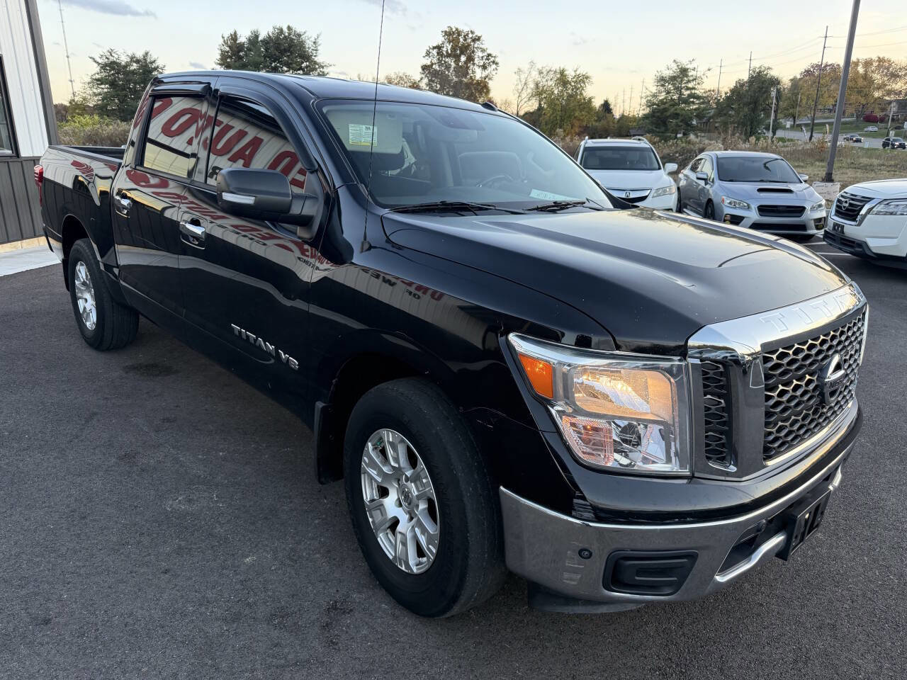 Used 2018 Nissan Titan SV w/ SV Convenience Package RWD image 5