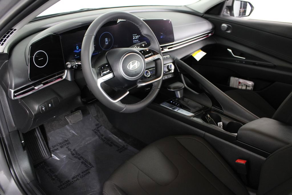 Used 2025 Hyundai Elantra SEL image 17