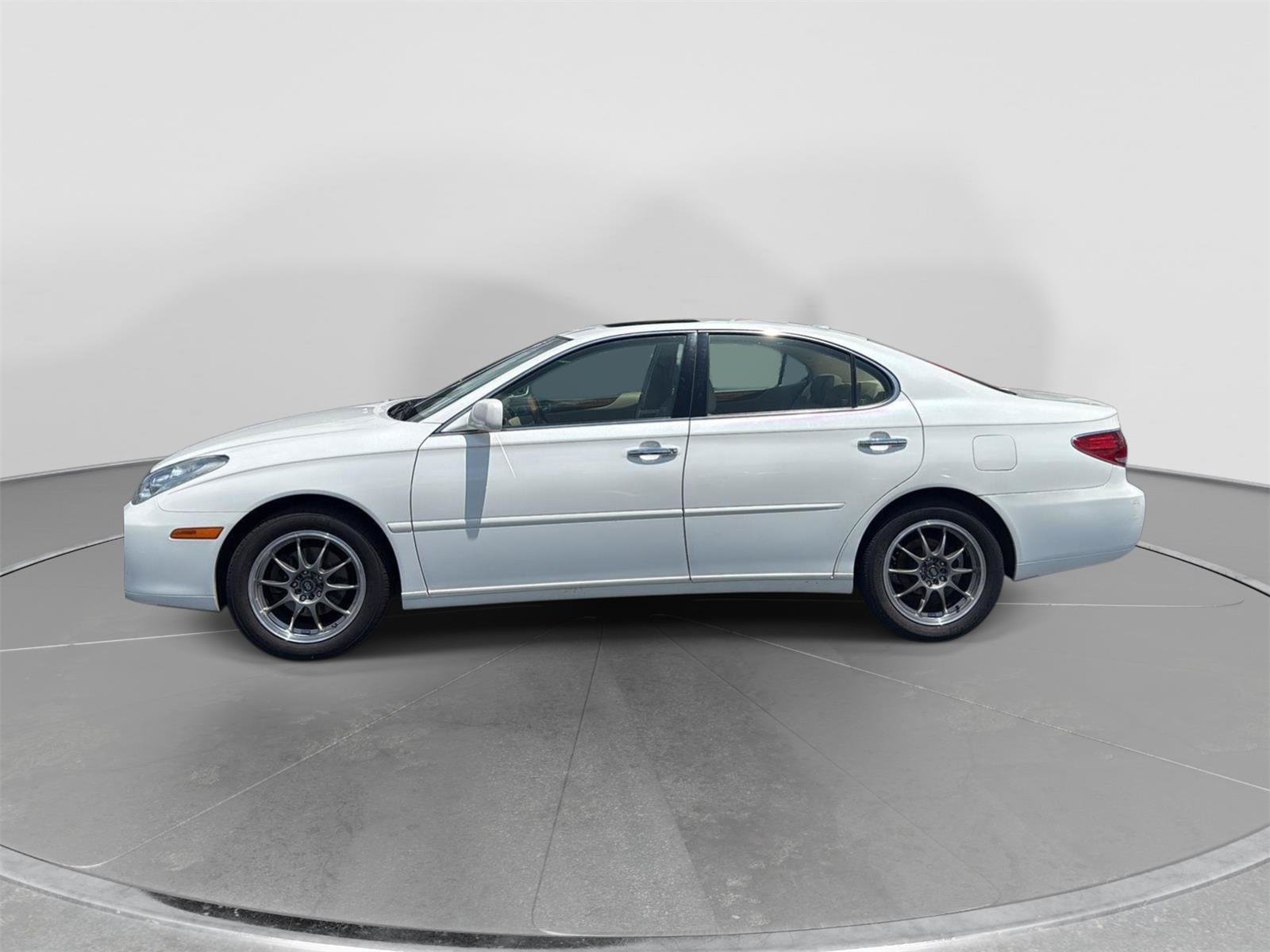 Used 2005 Lexus ES 330 FWD image 2
