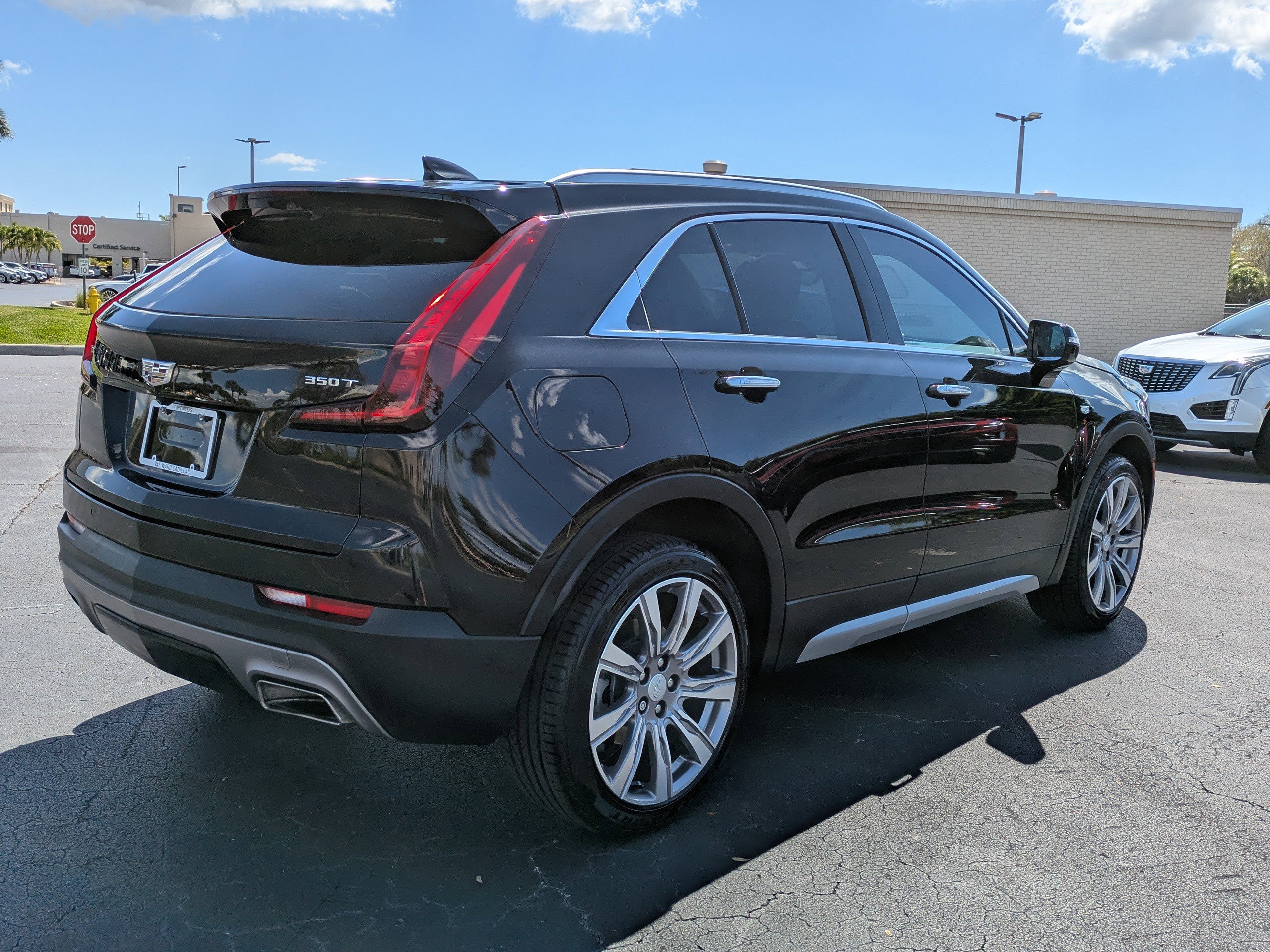 Used 2022 Cadillac XT4 Premium Luxury w/ Enhanced Visibility Package image 6