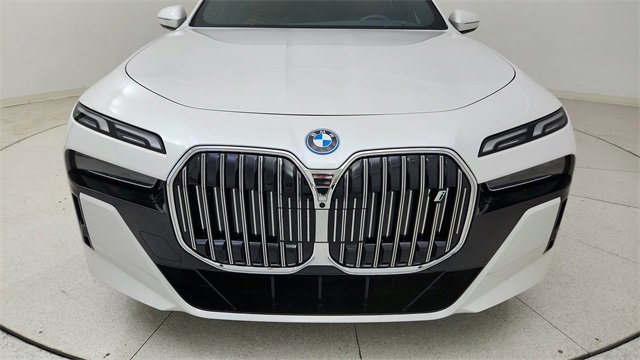 Used 2023 BMW i7 xDrive60 image 8