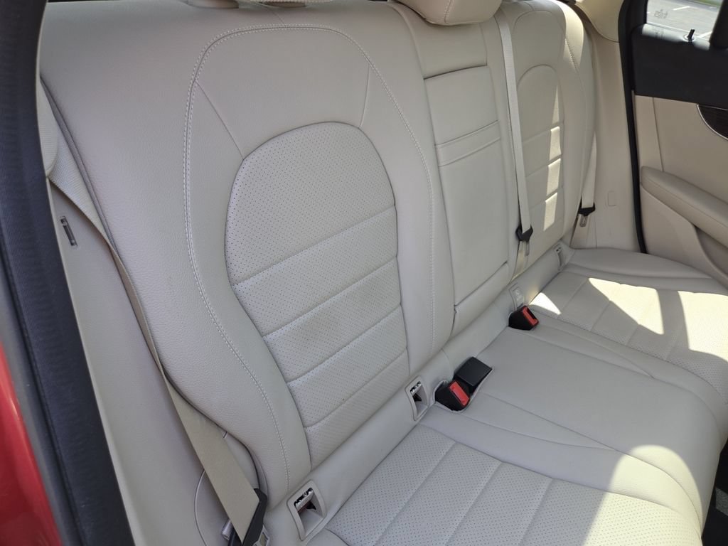 Used 2020 Mercedes-Benz GLC 300 4MATIC image 24