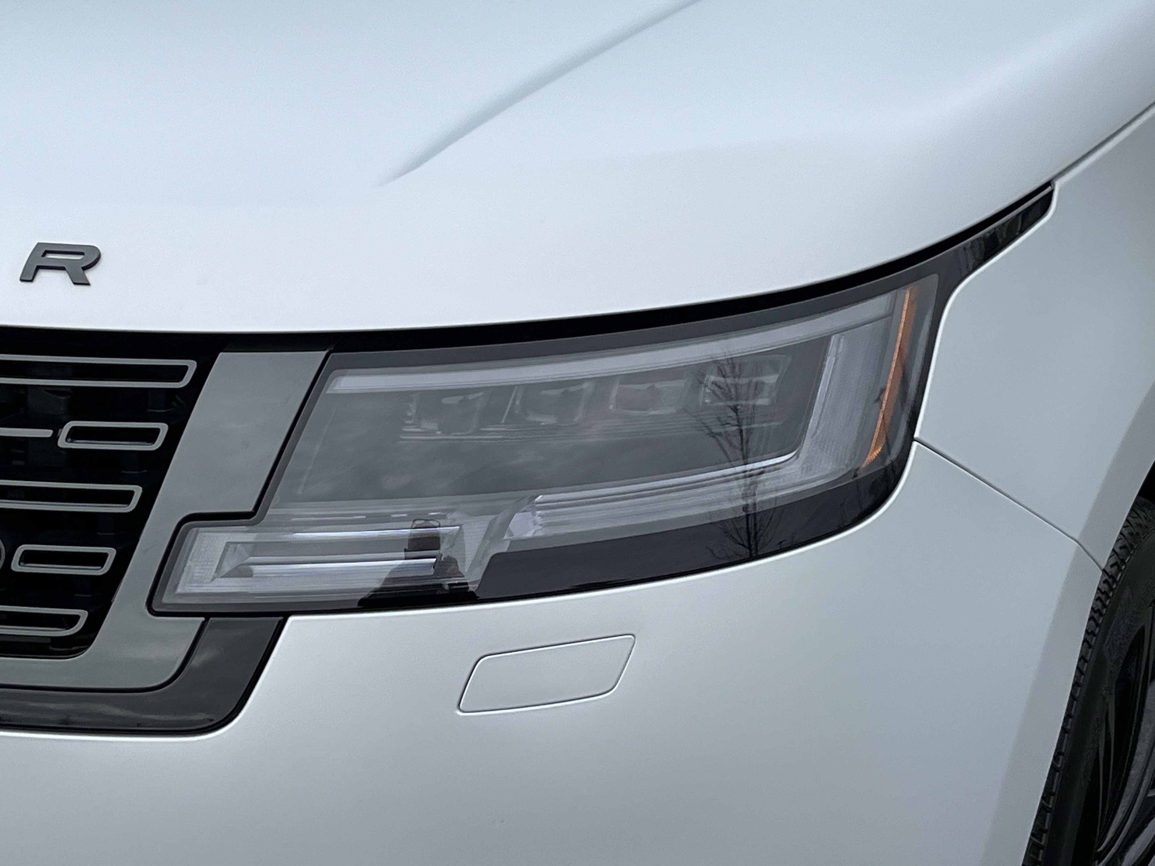 Certified 2025 Land Rover Range Rover SE image 12