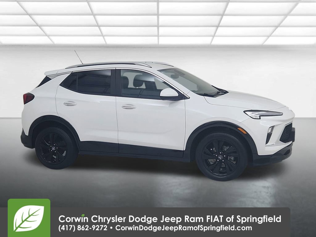 Used 2024 Buick Encore GX Sport Touring image 1