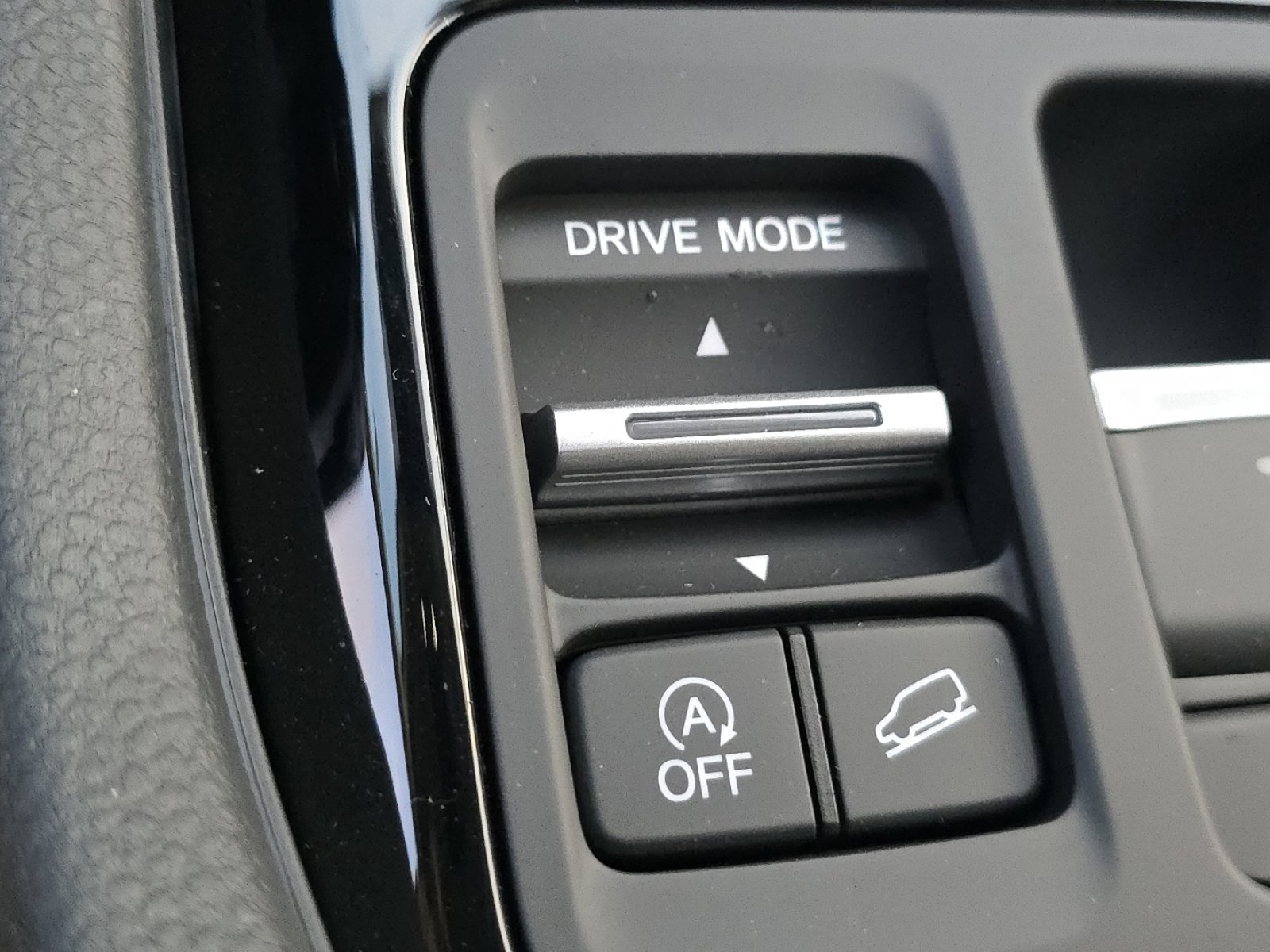 New 2025 Honda Pilot Touring image 8