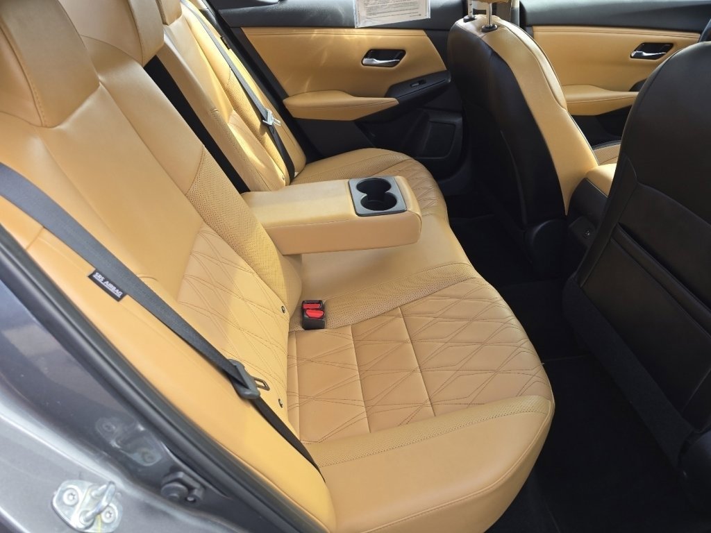 Used 2023 Nissan Sentra SV w/ SV Premium Package image 17