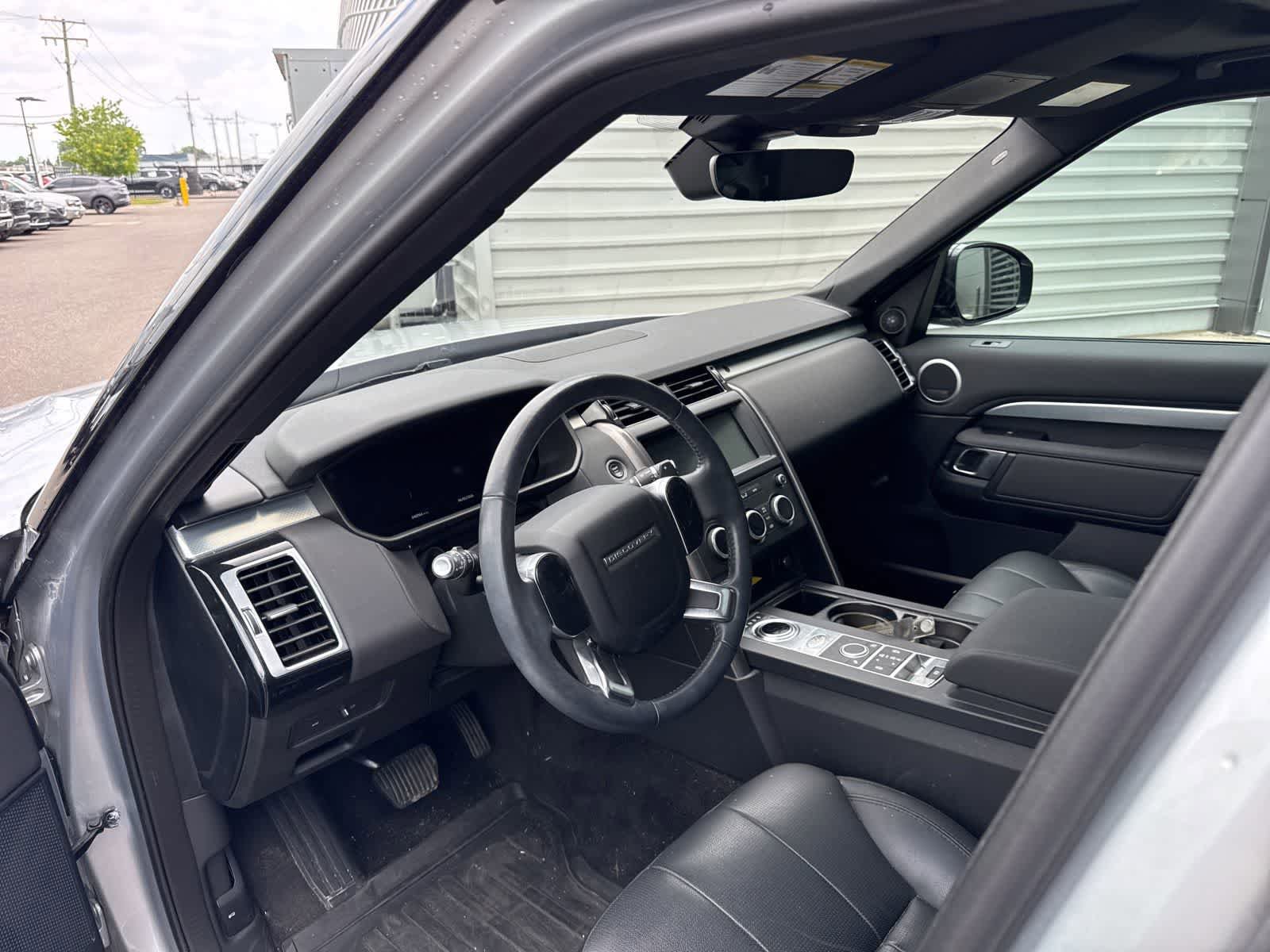 Used 2020 Land Rover Discovery Landmark AWD/4WD image 8
